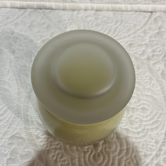 The White Barn and Slatkin Co sea‎ island cotton and island margarita candles - Picture 5 of 14